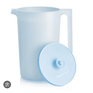 Tupperware Light Blue Beverage Pitcher with Lid